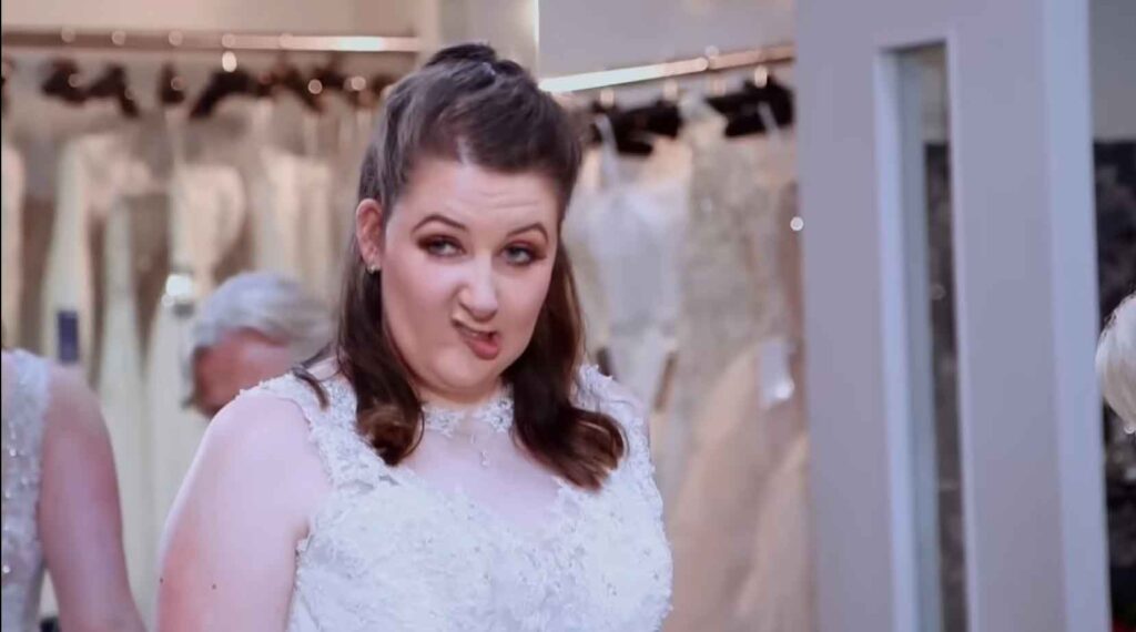 Bride disappointed after trying on a matronly lace A-line wedding dress she picked herself